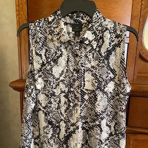 Petite medium blouse.